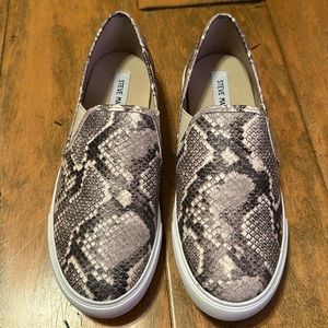 BRAND NEW, Steve Madden, slip ons, snakeskin, size 9